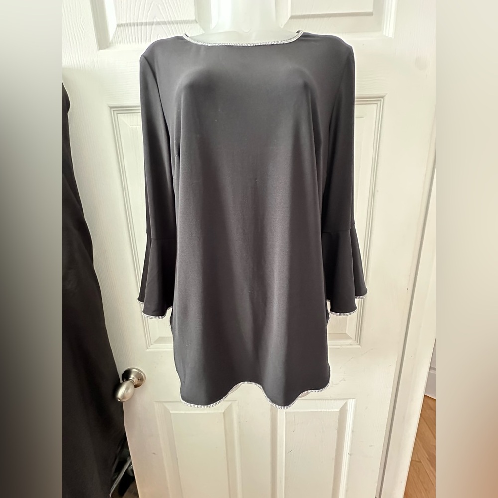 Gorgeous Frank Lyman Design Black Top with Flared Rhinestone Edged Sleeves Sz 10 - Picture 4 of 11